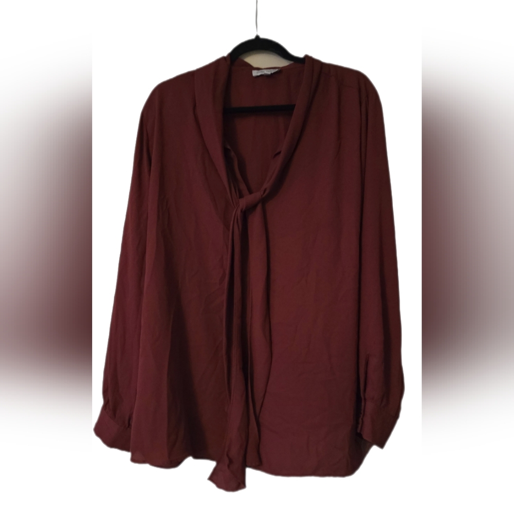 Ellen Weaver burgundy blouse with tie front Vneck
